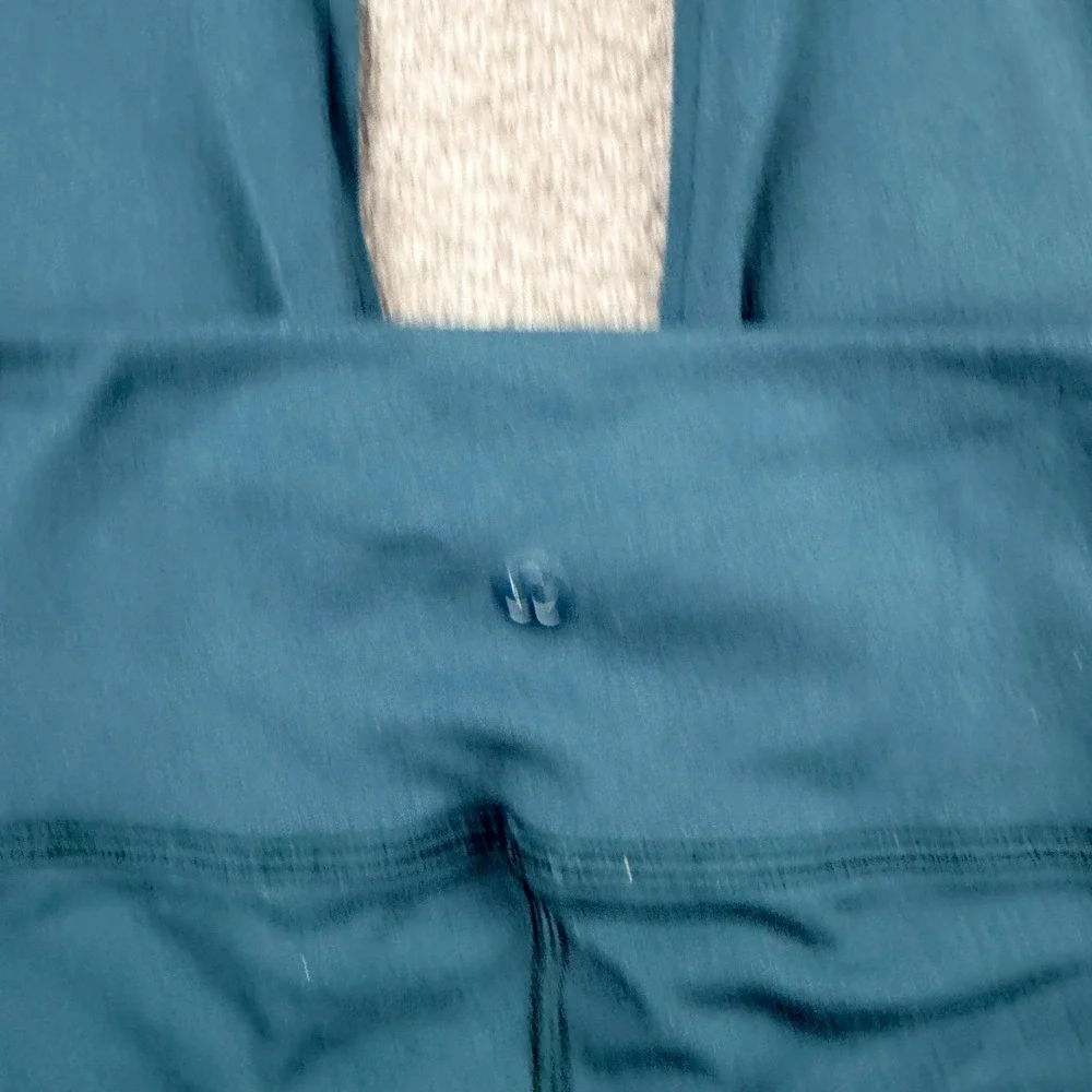 Lululemon High Rise Crop Women's Size 6 Leggings Teal Green Laser Cut Perforated